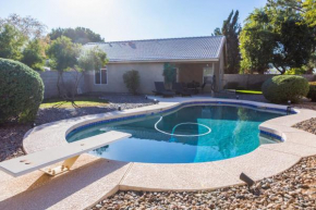 Cozy House w pool Near State Farm Stadium